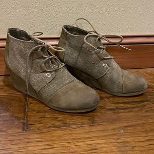 Size 7.5 Pierre Dumas ankle boots